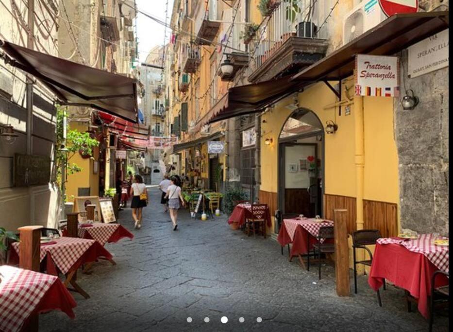 A Due Passi Da Toledo Lejlighed Napoli Eksteriør billede